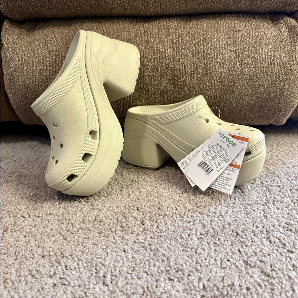 NWT Crocs Siren Clog